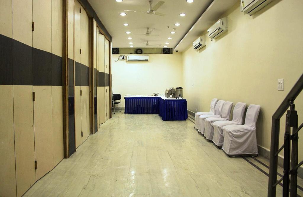 Hotel Amby Inn New Delhi Exterior photo