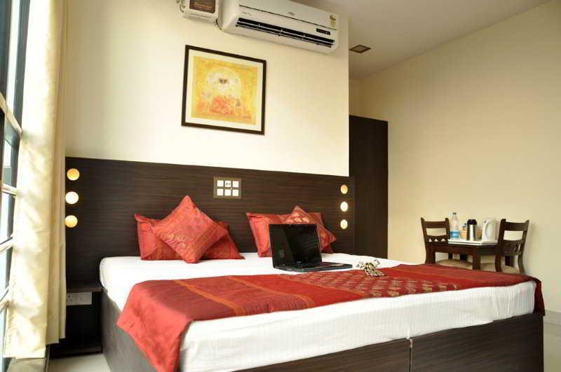 Hotel Amby Inn New Delhi Exterior photo